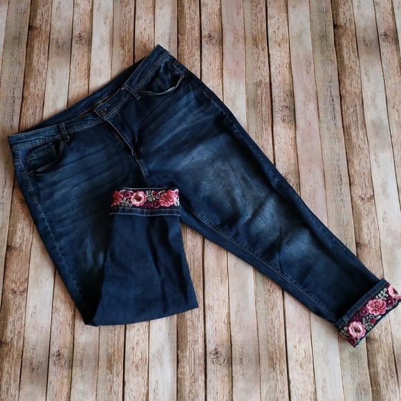 Terra & Sky Denim - Embroidered Crop jeans